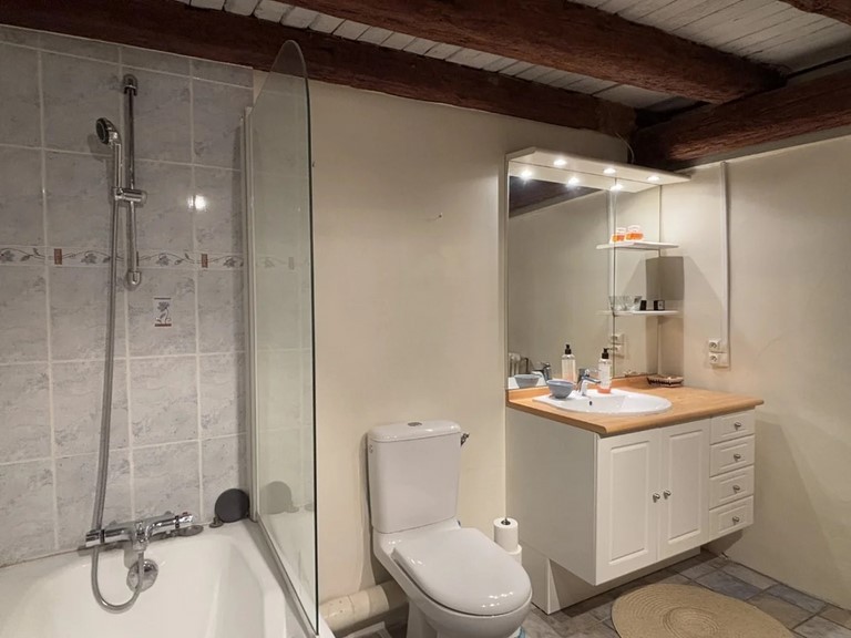 bathroom 1 (level 2) bathroom 1 (level 2)